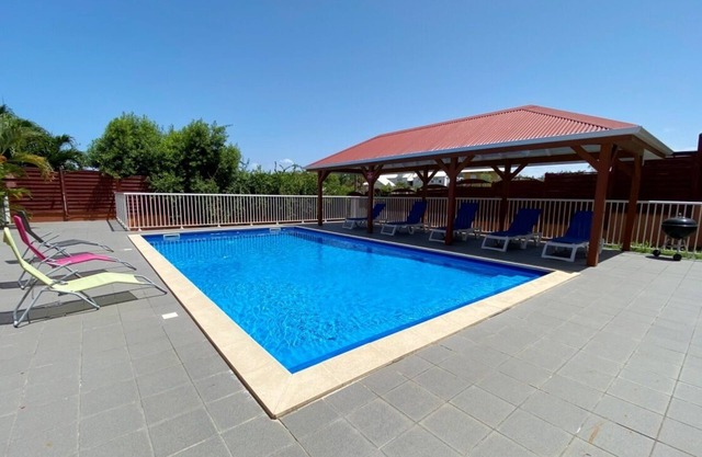 Villa Sainte Anne ref G112A 5ch piscine 100m plage