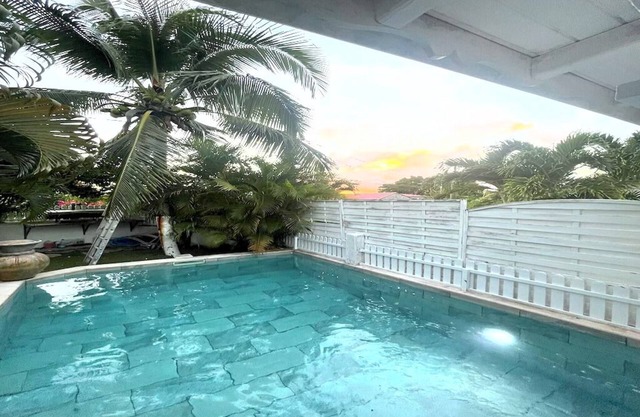 Villa Salomon, private swimming pool 10 minutes from the beach and marina