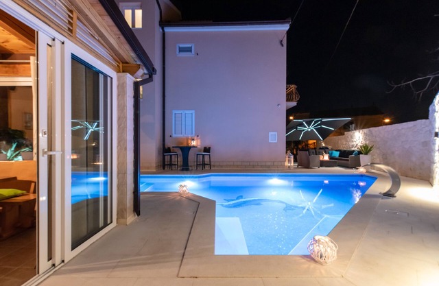 Villa San Tonini Deluxe Apartment with private heated pool