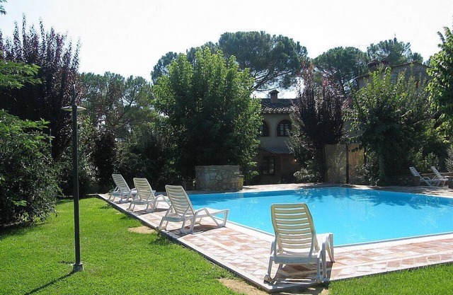 Villa Saveria I: A graceful apartment surrounded by the greenery.