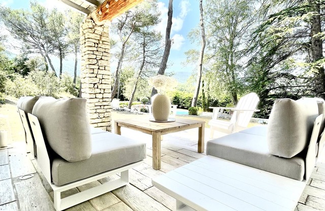 Villa Schwimmbad im Herzen der Provence, Inmitten Eines Halb Hektar Großen Parks