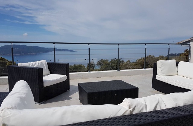 Villa sea view with heated private pool, 12 people