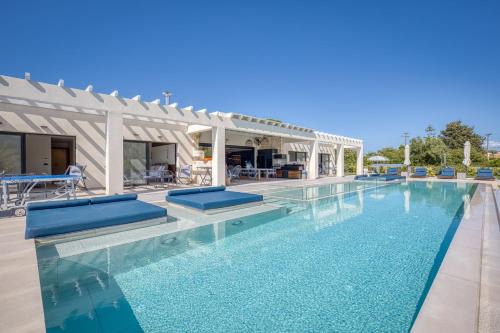 Villa Serenissima by PosarelliVillas