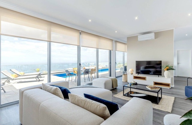 Villa Serenity - Pool & Sea View