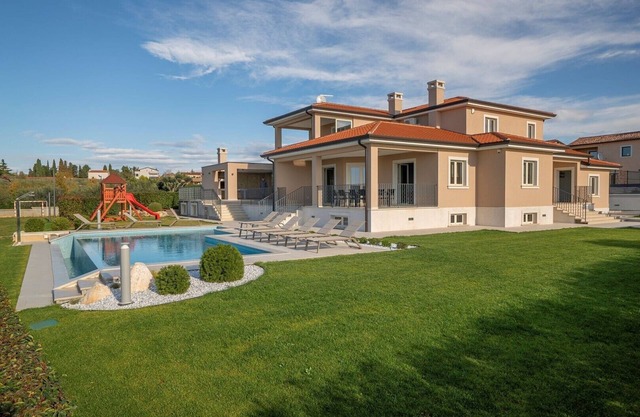 Villa Silvia with pool