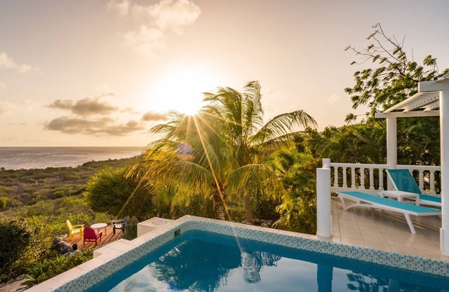 Villa Sirena! "5 Stars" at Coral Estate!