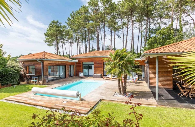 VILLA SKYE with heated pool for 10 people