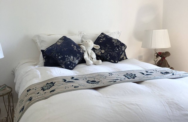 Villa-sleeps2-garden-private park