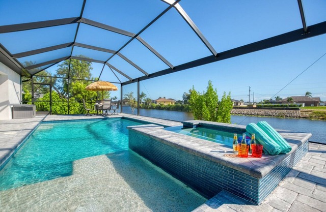 VILLA SOUTHERN ESCAPE – HEATED POOL & SPA | WATER VIEW | BOAT RENTAL + TOURS VOUCHER INCL.