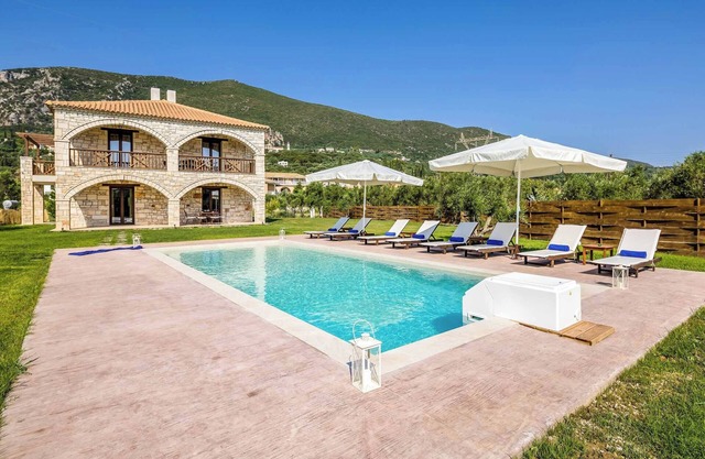 Villa Stagio - Four Bedroom Villa, Sleeps 8