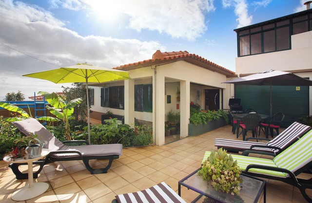 Villa 'Suites Pinto Coelho' with Sea View, Private Pool and Wi-Fi