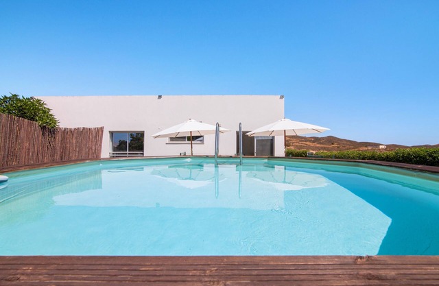 Villa 'Sunrise House' with Sea View, Wi-Fi and Air Conditioning