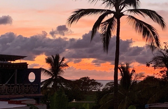 Villa Sunset, Ocean View rooftop, just 3 blocks from the beach