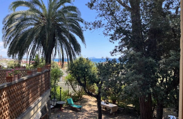 Villa surrounded by greenery with sea view, ideal for stays and events