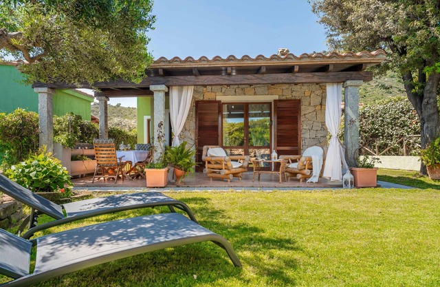 Villa 'Sweet Simius' with Mountain View, Wi-Fi and Air Conditioning