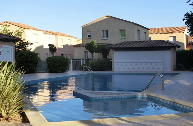 Villa T3, private terrace & parking. Wifi fibre, Swimming pool, Shops, Beach 50m!
