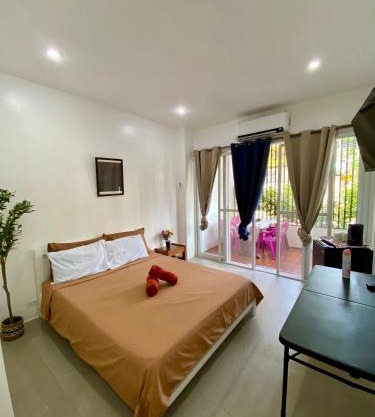 Villa Talisay Streetside Studio