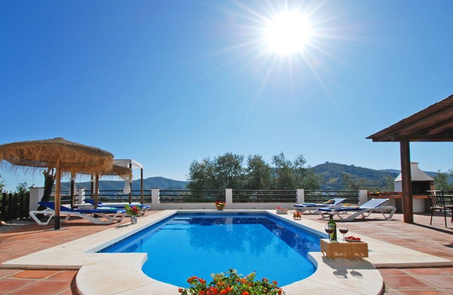 Villa Torcal 1, 8 Pers, Heated pool,WIFI, BBQ, A/C, Petfriendly,magnific view