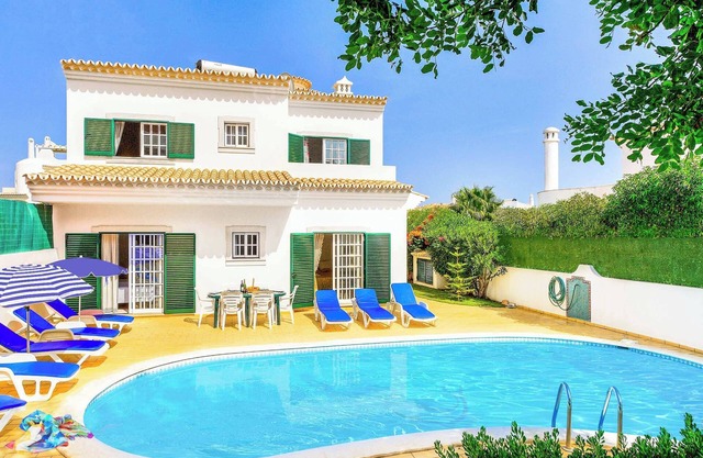 Villa Torcato - pretty, traditional villa in Albufeira, with air-con and Wi-Fi