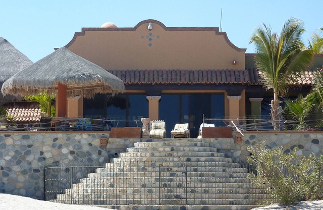 Villa Tranquilo, White sand Beach front, new infinity pool; walk to everything!