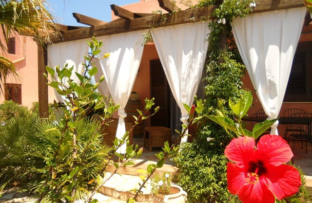VILLA TREROSE central and close to the beach with 2 free parking spots and wi-fi