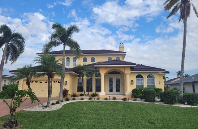 Villa Ultima, Ultimate Location, 3 Minute Walk to Cape Harbour Marina