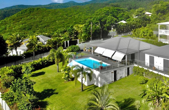 Villa Vaïtea, pool, sea view, 3 bedrooms, Leroux area