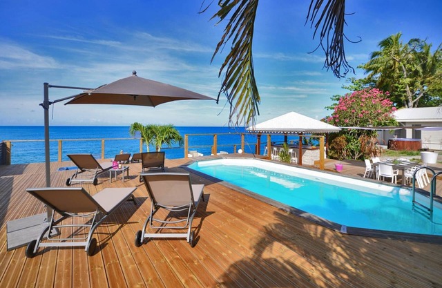 Villa VAIANA Saint Pierre Martinique feet in the water swimming pool sea view