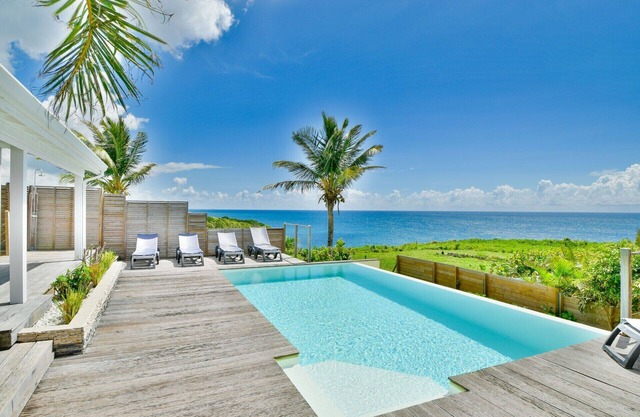 Villa Vaina with sea view and pool