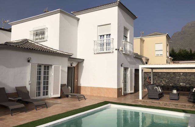 Villa Vanesa · Heated pool. Ocean view. Private. Costa Adeje. Luxury. Central.