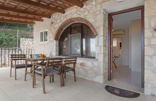 Villa 'Veronica' with Sea View, Wi-Fi and Air Conditioning