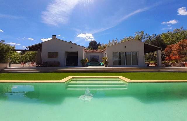 Villa view Ste Victoire (1 hectare of land, swimming pool, spa, hammam) near Aix