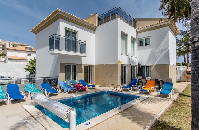 Villa Vilas Boas, 10 minute walk from the Fisherman's beach and 5 from strip