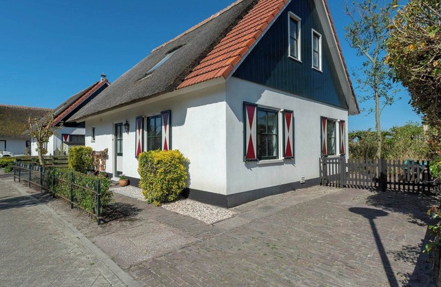 villa w/electric charging & parking