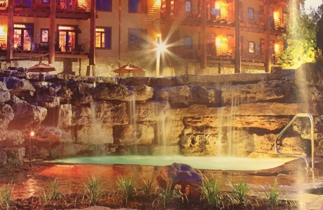 Villa w/Hot Tub, Balcony - Porch. Breathtaking view. 10 miles from Branson