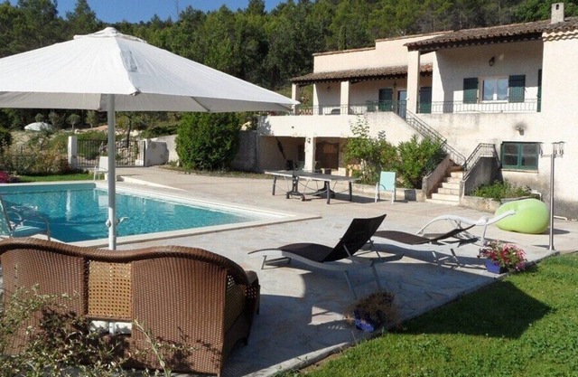 Villa with pool 8 kms from Aix en Provence