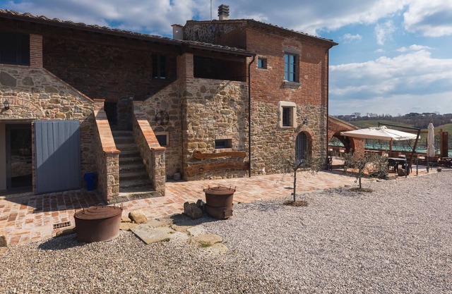 Villa with swimming pool for over 20 people