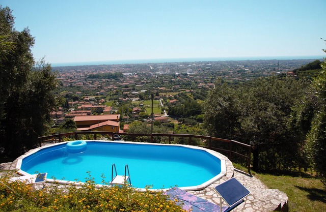 Villa with private pool, 5 minutes drive from the beach of Forte dei Marmi.