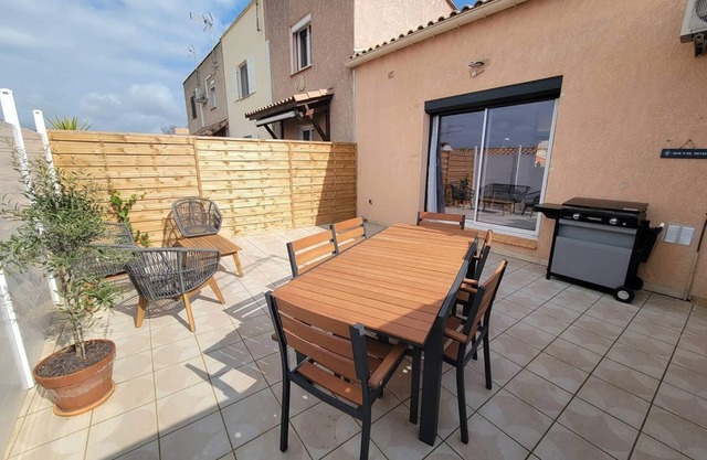 Villa with 2 bedrooms, Airconditonning, Wifi, nice terrace,near canal du midi in the village of.