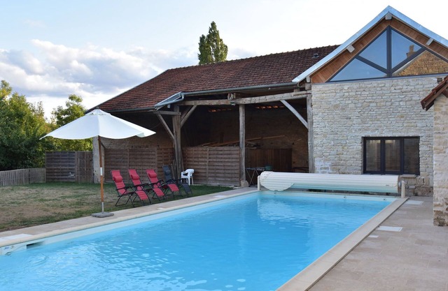 Villa with Spa & Pool