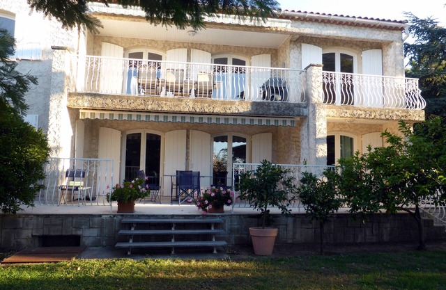 Villa with garden and private pool, very quiet, 5 minutes from the beach