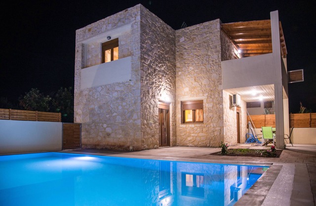 Villa with 46 sqm private pool, free wifi, airconditioned
