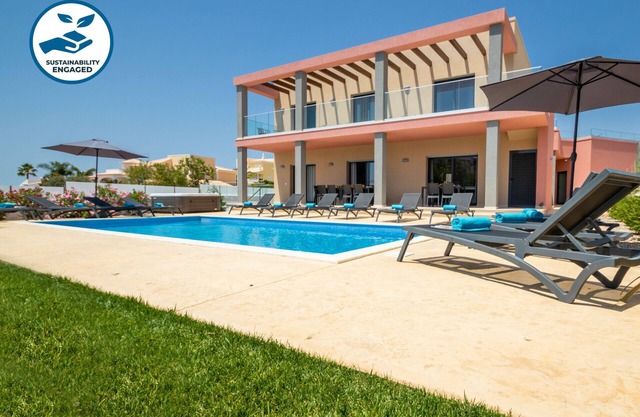 Villa with heatable pool, 2 jacuzzis & BBQ