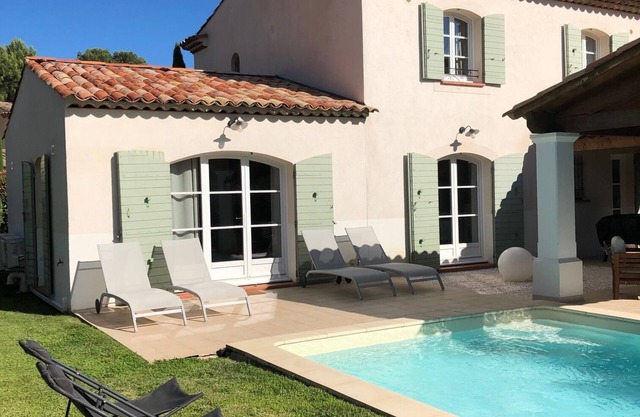 Villa with heated pool in the heart of the Pont Royal Golf Club