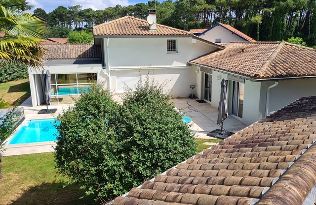 Villa with heated pool, 1500 m from the beach, near Hossegor and Biarritz