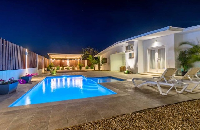 Villa with Modern Decor 3BR 2BA w/Large Pool