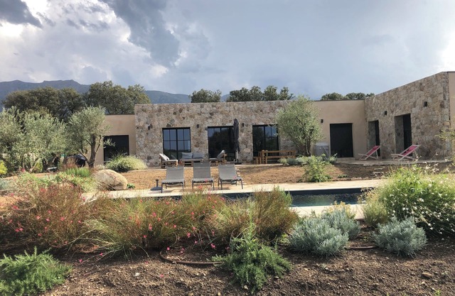 Villa with mountain view, between sea and golf
