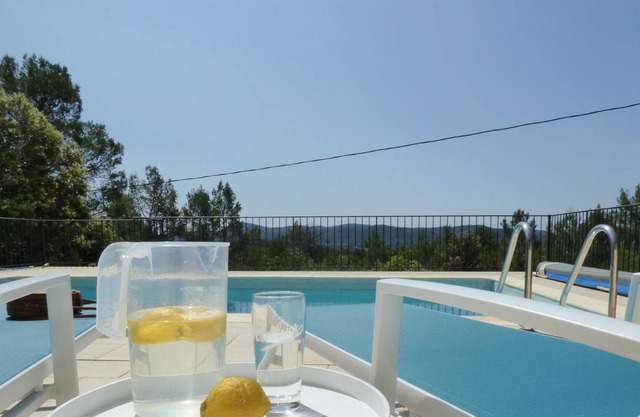 Villa with pool in the heart of the pine forest in absolute calm
