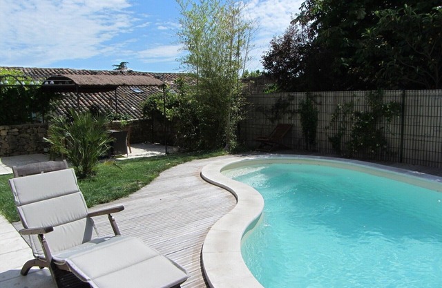 Villa with pool, calm in the historical city (ideal for famillies)