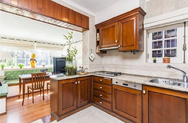 Villa with pool 2 kms from the sea